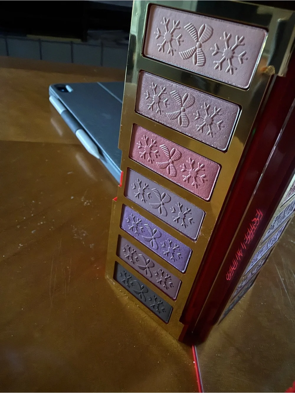Estee Lauder Pink and Purple Eyeshadow Palette NWT